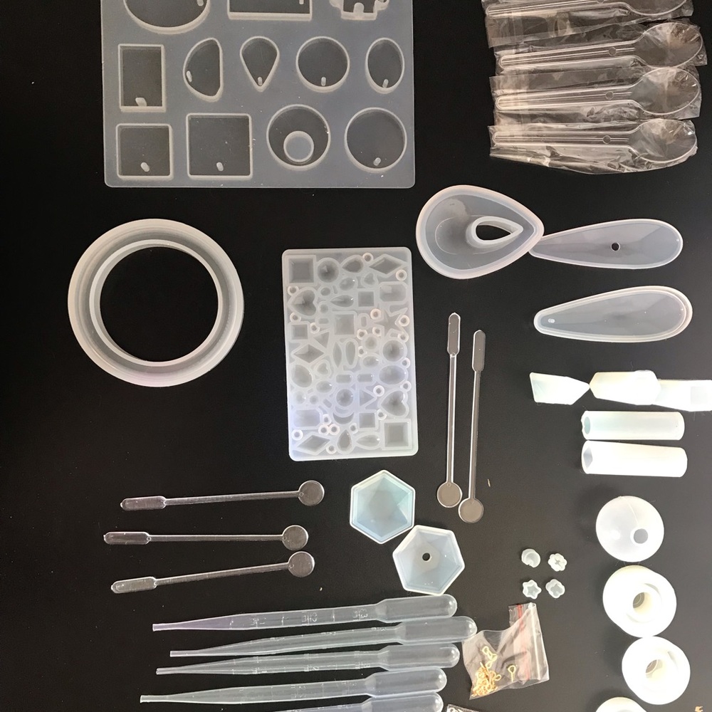 Resin Mold Kit (DOES NOT INCLUDE RESIN, ONLY INCLUDES MOLDS, SPOONS, DROPPERS)